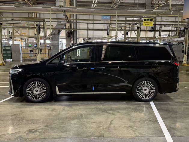 见证岚图梦想家20万辆下线 冠军版车型30.99万元正式上市