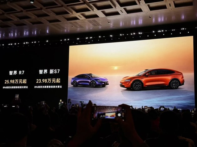 九车同台 鸿蒙智行要的不是爆款 而是整个战场