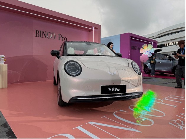 五菱缤果Pro首发亮相：尺寸升级、内饰焕新，定位小型纯电新标杆