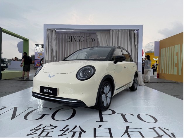 五菱缤果Pro首发亮相：尺寸升级、内饰焕新，定位小型纯电新标杆