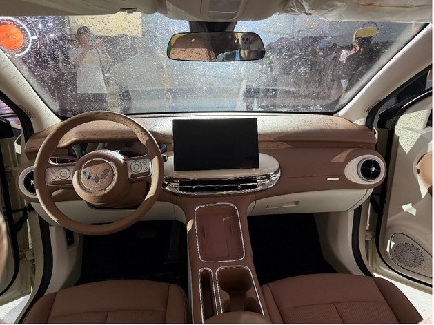 五菱缤果Pro首发亮相：尺寸升级、内饰焕新，定位小型纯电新标杆