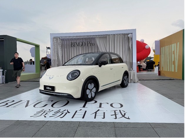 五菱缤果Pro首发亮相：尺寸升级、内饰焕新，定位小型纯电新标杆