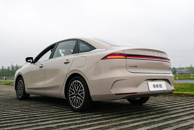 荣威i6限时6.59万起订 纯油大家轿/送油补送金钞