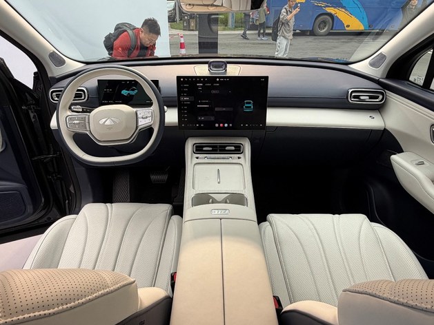 奇瑞风云T9L正式上市：12.99万起售 中型SUV市场再添“卷王”