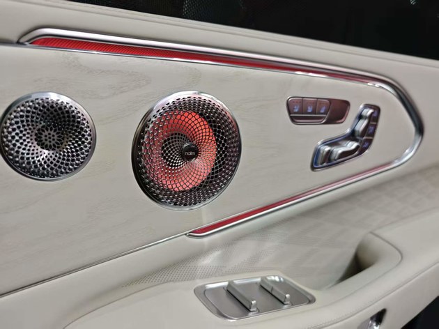 限时权益价32.98万起 极氪8X正式上市