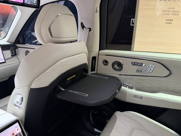 限时权益价32.98万起 极氪8X正式上市