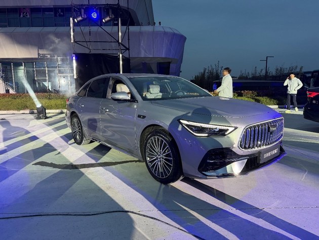 吉利银河星耀7预售11.28万起，中型插混市场的新选择