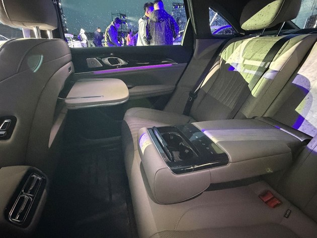 吉利银河星耀7预售11.28万起，中型插混市场的新选择