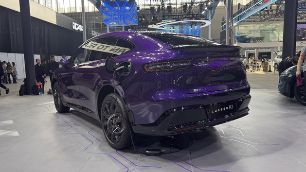 智界V9北京车展首发，华为奇瑞联手重构高端MPV价值标杆