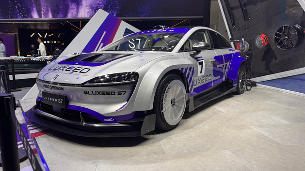 智界V9北京车展首发，华为奇瑞联手重构高端MPV价值标杆