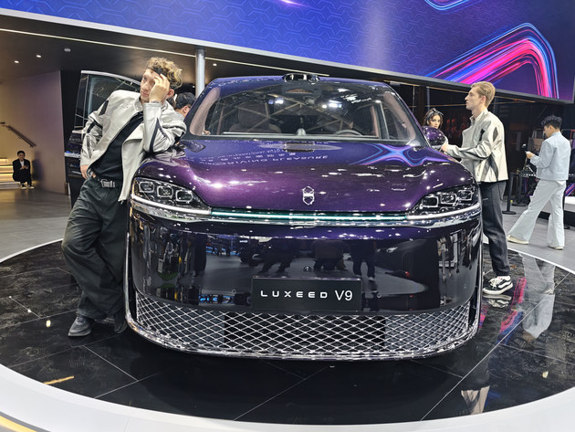 智界V9北京车展首发，华为奇瑞联手重构高端MPV价值标杆