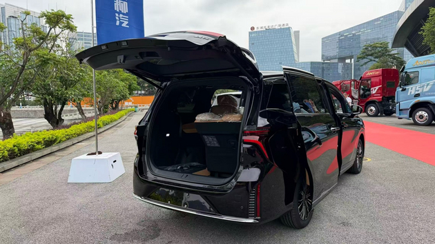20万级中大型插混MPV迎价值战 星海V9上市16.99万起