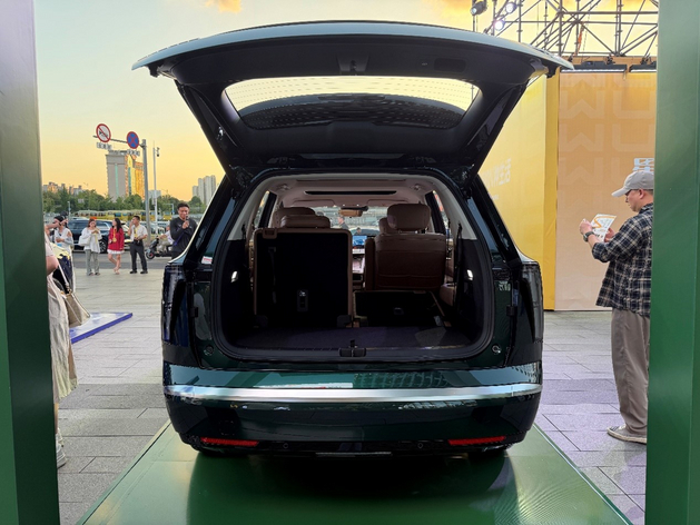 中大型插混六座SUV，五菱星光L上市权益价10.98万元起