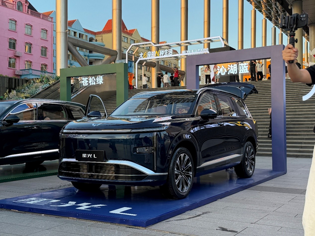 中大型插混六座SUV，五菱星光L上市权益价10.98万元起