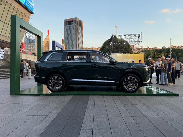 中大型插混六座SUV，五菱星光L上市权益价10.98万元起