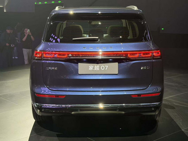豆包座舱助手+Momenta R7世界模型 荣威家越07预售价13.78万起