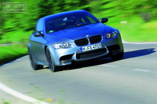 V8的较量 测试奔驰 C63 AMG与BMW M3