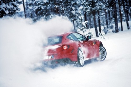 穿越极地的火焰 燃情试驾Ferrari FF