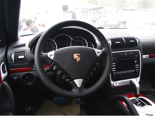 跑车之王的SUV 实拍鉴赏保时捷卡宴GTS 