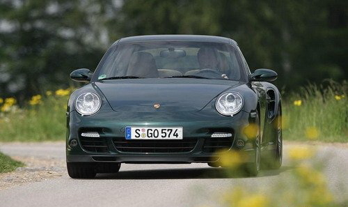 冤家路窄 日产GT-R对比保时捷911 Turbo