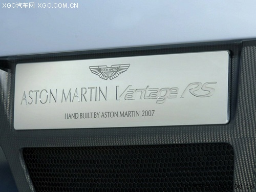 直指法拉利 阿斯顿马丁V12 Vantage RS 