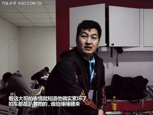 车展茶馆  看看上海车展中忙碌的我们