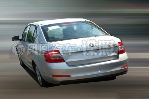 增1.2T发动机 国产斯柯达全新明锐谍照