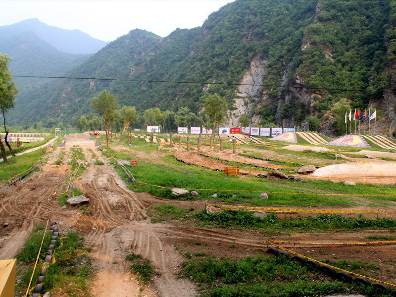 中國汽車場地越野錦標賽(coc)在6月14日在北京懷柔區琉璃廟鎮拉開戰幕