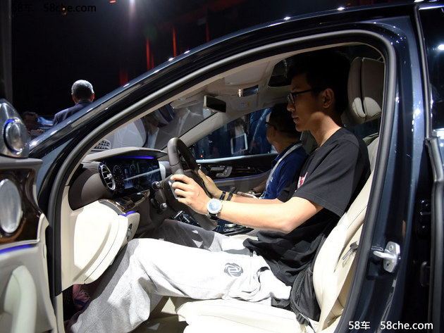 2016北京车展 全新国产奔驰E长轴版实拍