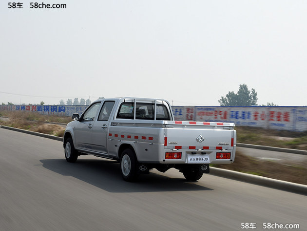 便宜实惠用途广 试驾长安轻型车神骐F30