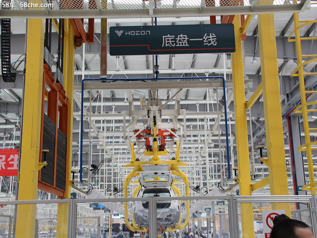 合众新能源首款量产哪吒N01下线 桐乡工厂