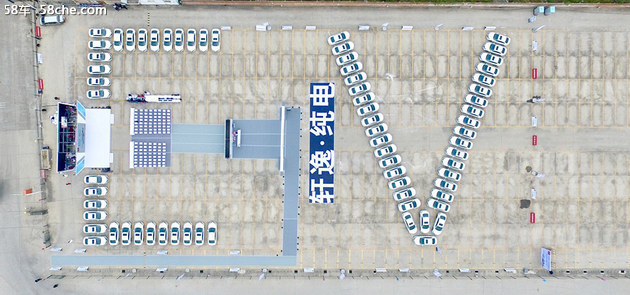 轩逸·纯电北京地区上市 300台交车仪式