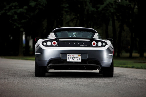 时尚新宠 试电动Tesla Roadster Sport