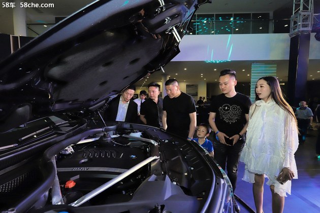尖端科技彰显未来 BMW X7春城荣耀上市