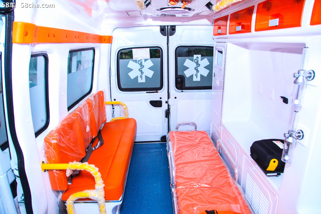 上汽MAXUS V80救护车 为生命保驾护航