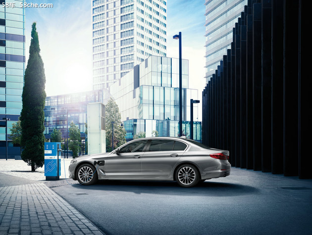BMW两款插电式混合动力车型焕新上市