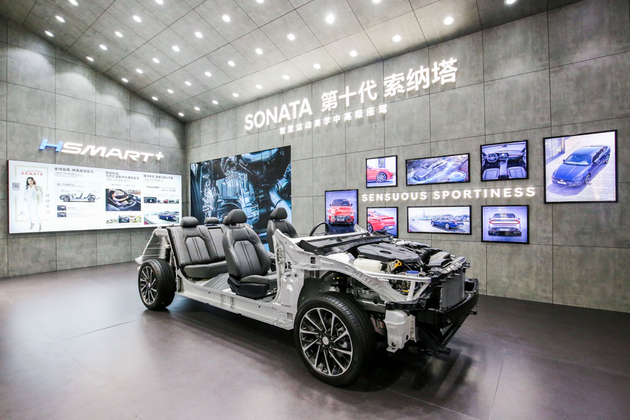 北京现代携第十代索纳塔亮相成都车展