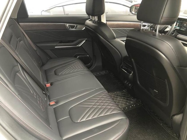 给霸气加上黑科技，试驾一汽奔腾T99