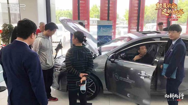 比亚迪西北区五店联袂斩获订单192台