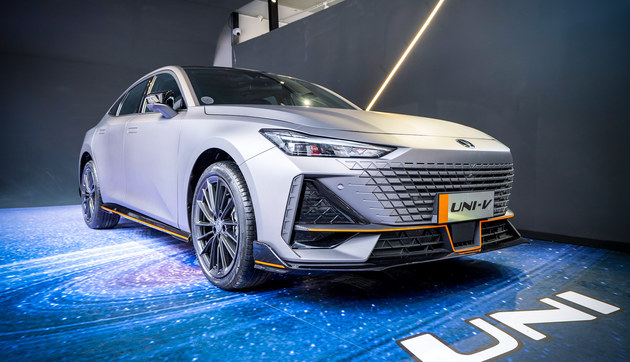 长安univ车型正式发布两款造型配电动尾翼