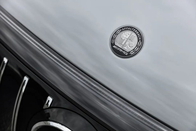 奔驰EQE SUV全球首发 AMG版本同台登场
