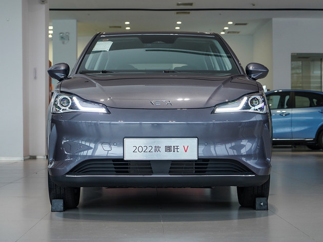 新增车色/配置更丰富 2022款哪吒V Pro实拍