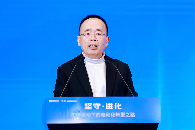 “坚守•进化 市场驱动下的电动化转型之路”汽车动力技术高峰论坛隆重举行