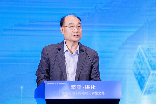 “坚守•进化 市场驱动下的电动化转型之路”汽车动力技术高峰论坛隆重举行