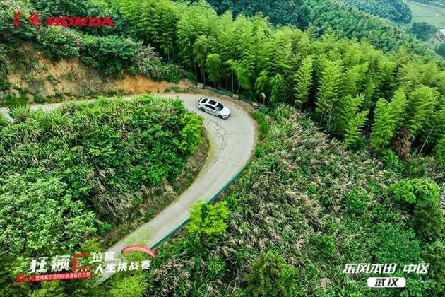 3万尺高空挑战极限，泰裤辣！ 狂飙C位客 人生挑战赛——520思域高空滑翔伞浪漫告白之旅