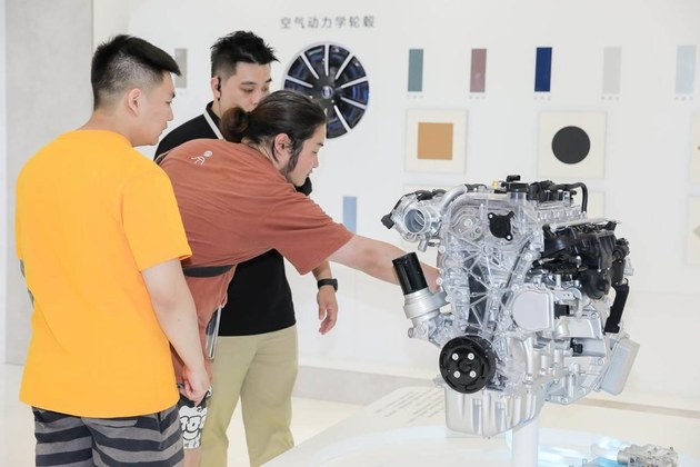 问界M5智驾版亮相重庆车展 将开启全国交付