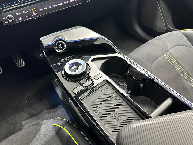 高能纯电轿跑起亚EV6正式上市 28.28万元起/下订享10重豪礼
