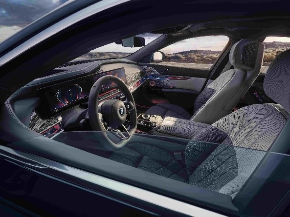 创新纯电动BMW i7 M70L和全新BMW M760Le于成都车展上市