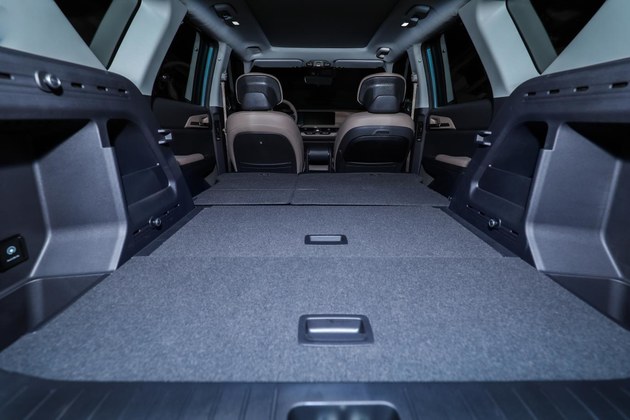 定位“百变生活智舱”起亚全新纯电动SUV EV5全球首发上市/14.98万起