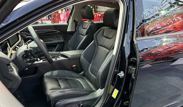 奔腾B70龙腾版正式上市 两款车型/售价11.59万元起